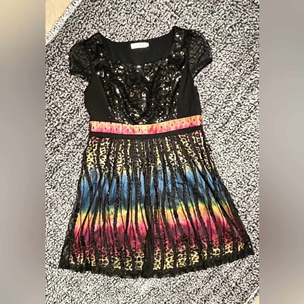Collection Party Dress - Picture 2 of 12